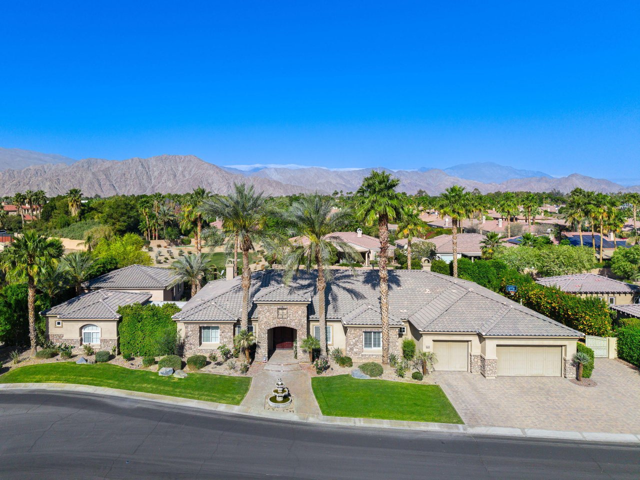 52455 Whispering Way, La Quinta, CA 92253