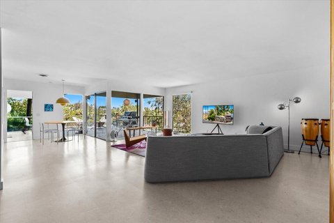 2020 Southridge Drive, Palm Springs, CA 92264 photo 2