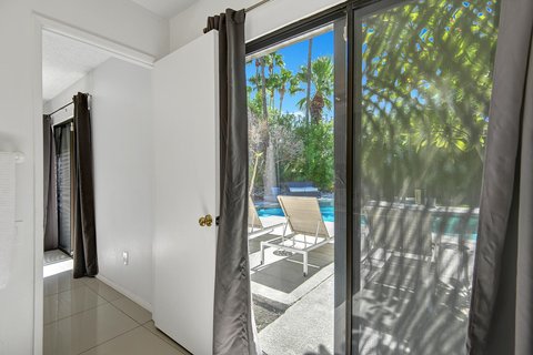 1031 E El Conquistador, Palm Springs, CA 92262 photo 19