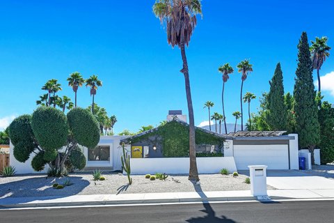 1031 E El Conquistador, Palm Springs, CA 92262 photo 2