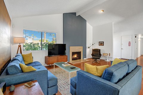 1031 E El Conquistador, Palm Springs, CA 92262 photo 4