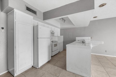1655 E Palm Canyon Drive, 307, Palm Springs, CA 92264 photo 14
