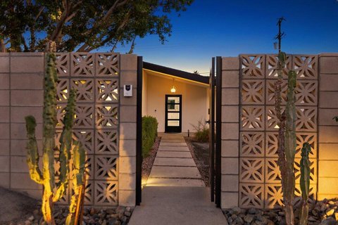 565 W Yorba Road, Palm Springs, CA 92262 photo 2
