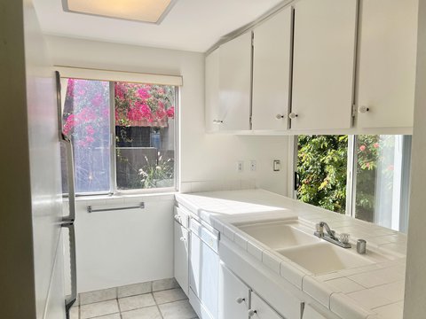232 E Via Escuela, C, Palm Springs, CA 92262 photo 11