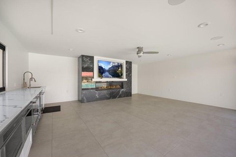 48304 Stewart Drive, J1-4, Indio, CA 92201 photo 9