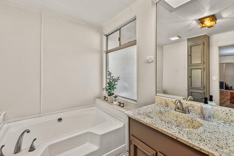 33 Diamond E Drive, Palm Desert, CA 92260 photo 15
