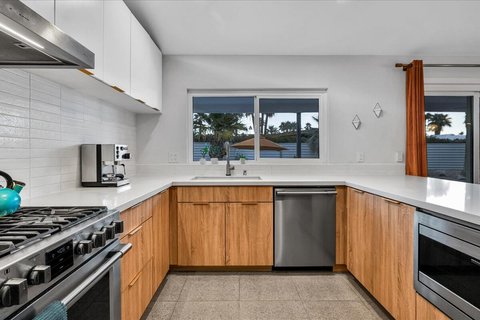 1538 E Verbena Drive, Palm Springs, CA 92262 photo 24