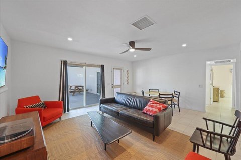 3991 E Calle San Raphael, Palm Springs, CA 92264 photo 6