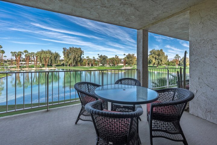 910 Island Drive, 206, Rancho Mirage, CA 92270