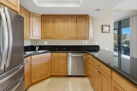 910 Island Drive, 206, Rancho Mirage, CA 92270 photo 18