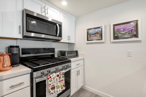 1725 N Via Miraleste, 2121, Palm Springs, CA 92262 photo 9
