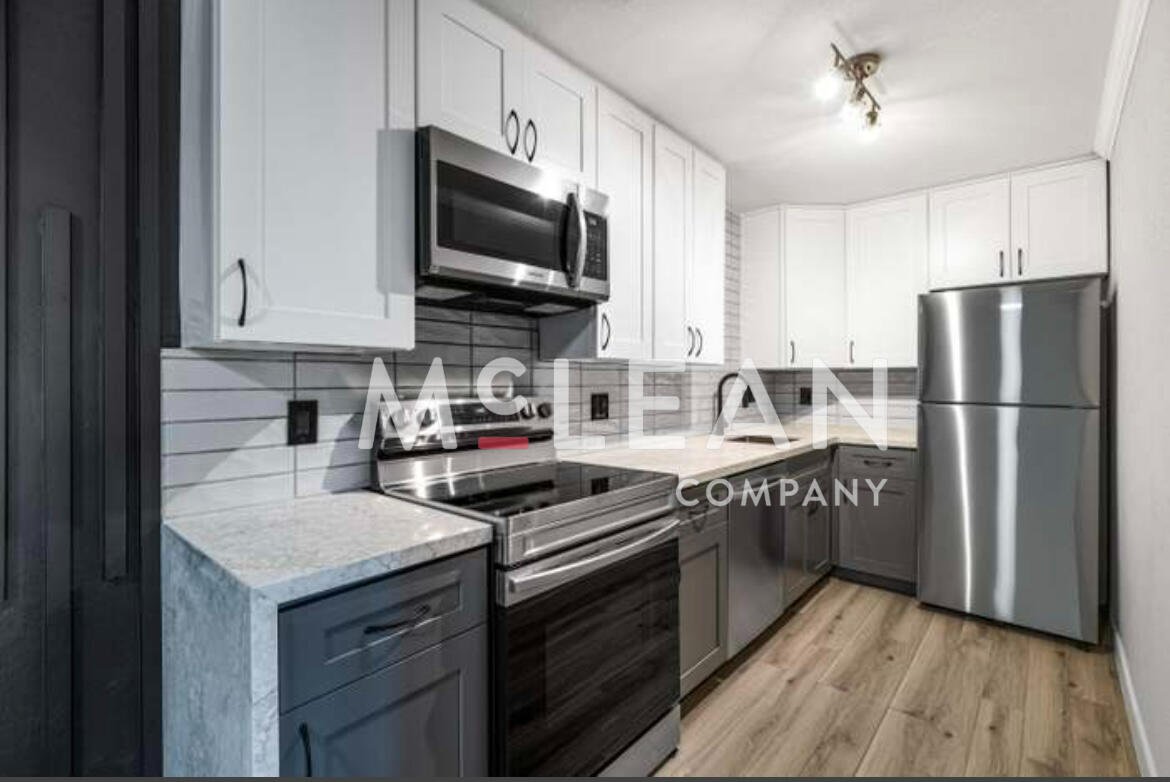 2809 N Los Felices Circle E, 212, Palm Springs, CA 92262