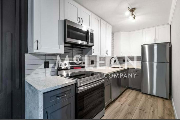 2809 N Los Felices Circle E, 212, Palm Springs, CA 92262