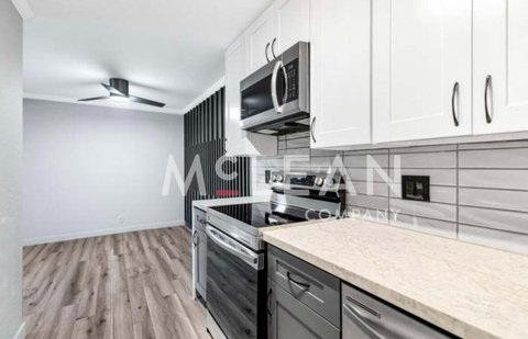 2809 N Los Felices Circle E, 212, Palm Springs, CA 92262 photo 11