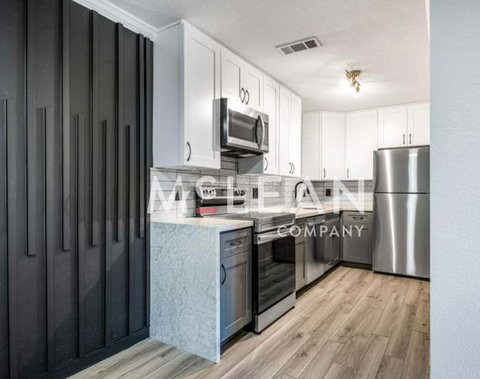 2809 N Los Felices Circle E, 212, Palm Springs, CA 92262 photo 9