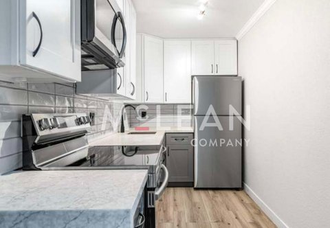 2809 N Los Felices Circle E, 212, Palm Springs, CA 92262 photo 10