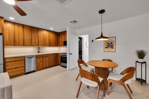 470 S Calle Encilia, B14, Palm Springs, CA 92262 photo 4