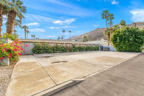 1425 VíA Soledad, Palm Springs, CA 92264 photo 4