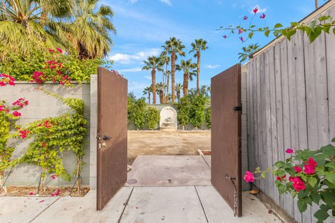 1425 VíA Soledad, Palm Springs, CA 92264 photo 5