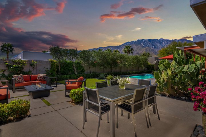 1069 Azure Court, Palm Springs, CA 92262