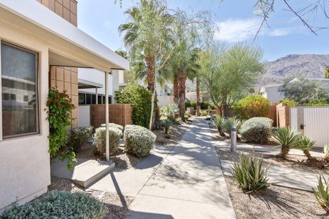 946 Oceo Circle S, Palm Springs, CA 92264 photo 2