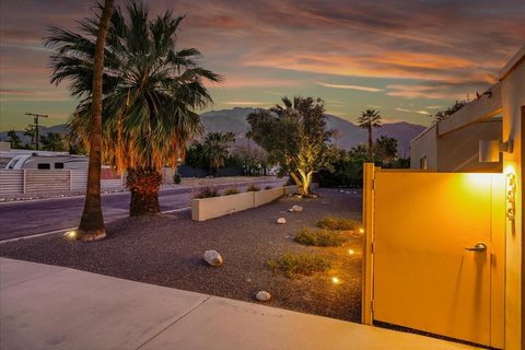 566 E Lindsey Drive, Palm Springs, CA 92262 photo 5