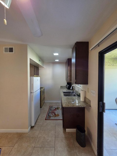 5300 E Waverly Drive, I6, Palm Springs, CA 92264 photo 9