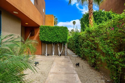 942 Alejo Vista, Palm Springs, CA 92262 photo 4