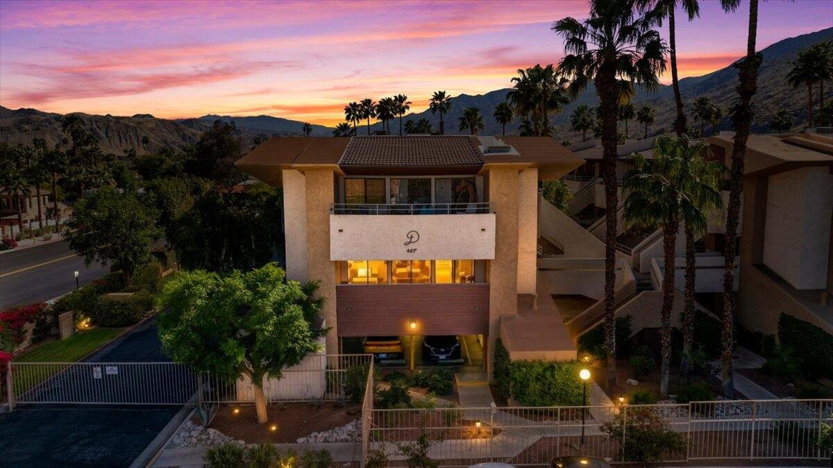 467 S Calle El Segundo, D1, Palm Springs, CA 92262