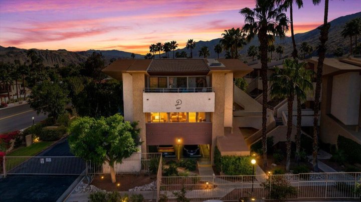 467 S Calle El Segundo, D1, Palm Springs, CA 92262