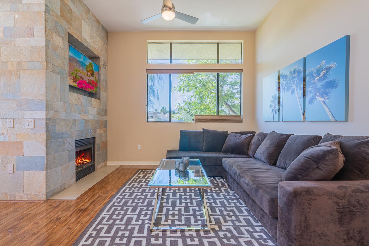 870 E Palm Canyon Drive, 202, Palm Springs, CA 92264