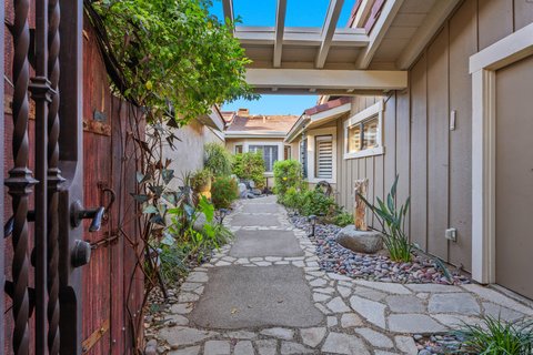 402 Running Springs Drive, Palm Desert, CA 92211 photo 2