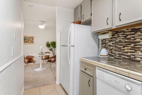 2860 N Los Felices Road, 214, Palm Springs, CA 92262 photo 7