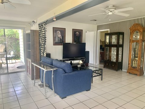 377 Club Circle Drive, Palm Springs, CA 92264 photo 5