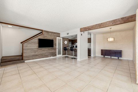 2504 N Whitewater Club Drive, C, Palm Springs, CA 92262 photo 2