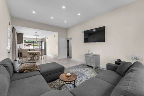 5803 Los Santos Drive, 19, Palm Springs, CA 92264 photo 7