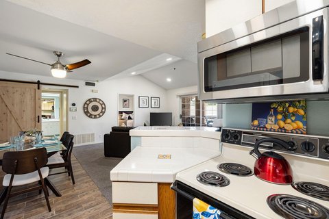 2700 Lawrence Crossley Road, 22, Palm Springs, CA 92264 photo 16