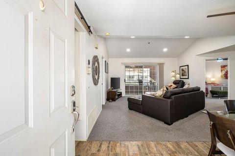2700 Lawrence Crossley Road, 22, Palm Springs, CA 92264 photo 3