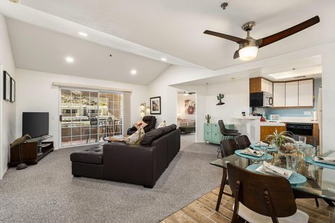 2700 Lawrence Crossley Road, 22, Palm Springs, CA 92264 photo 4