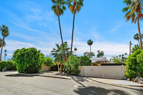 1077 S Riverside Drive, Palm Springs, CA 92264 photo 4