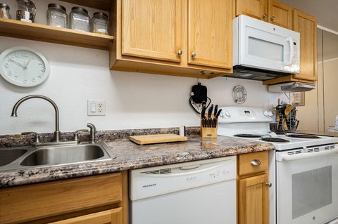675 N Los Felices Circle W, 204, Palm Springs, CA 92262 photo 21
