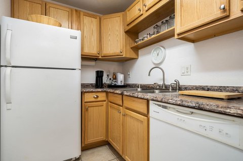 675 N Los Felices Circle W, 204, Palm Springs, CA 92262 photo 22