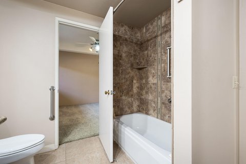 255 S Avenida Caballeros, 111, Palm Springs, CA 92262 photo 23